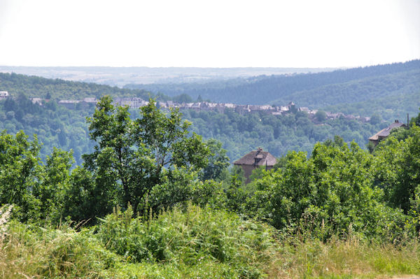 Au loin Najac, depuis les Cuos