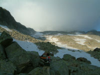 Long neve menant au portillon superieur