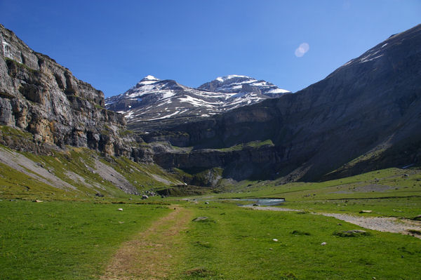 Le cirque de Soaso dominé par le Mont Perdu et le Soum de Ramond