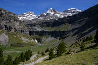 Le cylindre du Marbore, le Mont Perdu et le Soum de Ramond dominant le cirque de Soaso