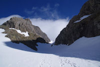 Canal Fonda, au fond, le Col de Llardana