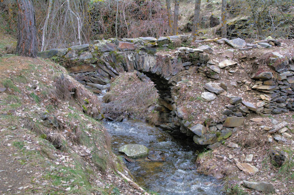 Le Pont du Carrasut, ancien aqueduc