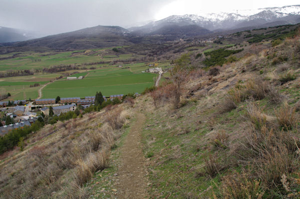 Le sentier raide vers Llivia