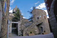 La tour Bernat de So et l'eglise de Llivia