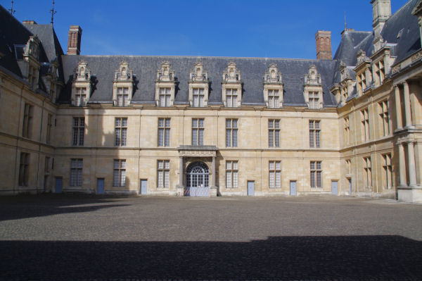 La cour interieure du Chteau d_Ecouen