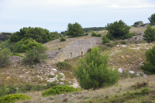 Ruine prs de Penelle sur l'Ile St Martin