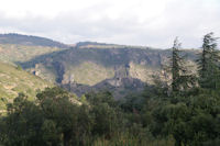 Surdespine et la Tour Regine depuis le vallon de l_Avelanet