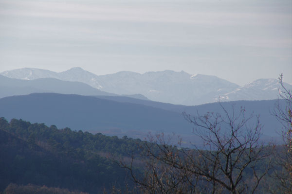 Vue vers le Tarbesou et le Roc Blanc depuis la Chapelle du Calvaire