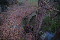 Vuieux pont sur le ruisseau de Limoux