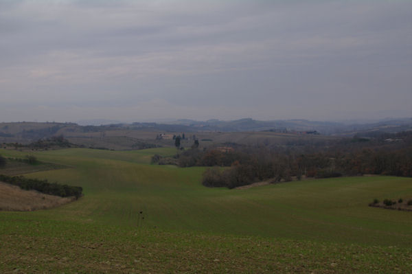 Le GR7 vers Grabit, au loin, le Domaine de Denis