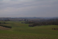 Le GR7 vers Grabit, au loin, le Domaine de Denis