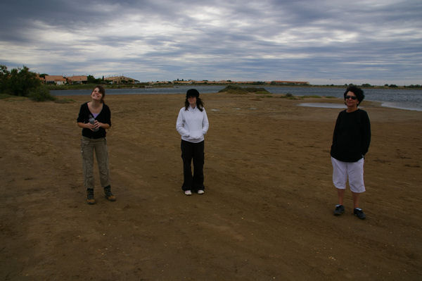 Marie Franoise, Camille et Julie au bord de l'tang de Mateille