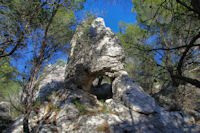 Roche trouee en haut de la Combe de l'Abeille