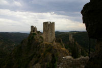 Au premier plan, la Tour Rgine, derrire la Tour Surdespine et au fond la Tour Quertineux depuis le chateau de Cabaret