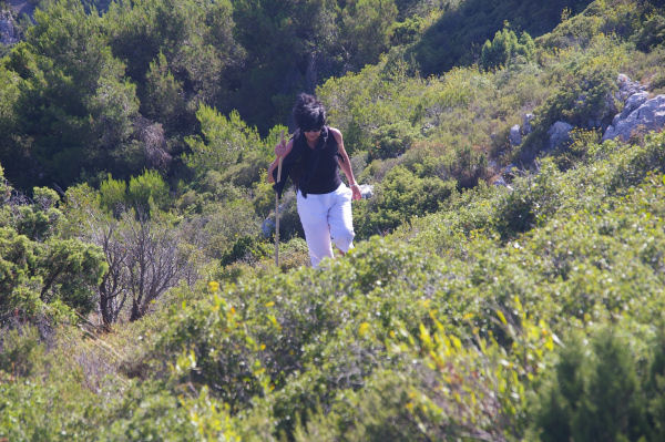 Marie Franoise dans la garrigue des Monges