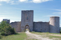 L'entree du chateau de Puivert