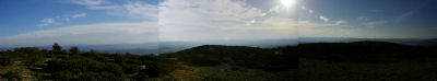 Panoramique vers les Pyrenees depuis le Signal Alaric