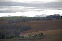 Les Pyrenees emergent de la crete