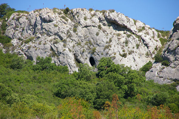 Le massif calcaire de la Clape est parsem de grottes