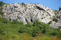 Le massif calcaire de la Clape est parsem de grottes