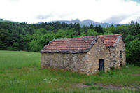 Des jumelles! au fond, le Montahut