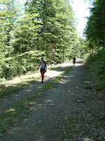 Marie Francoise et Julie dans la Combe Longuet en remontant vers le Mt Aigoual