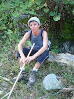 Marie Francoise pres d'une fontaine dans la Combe Longuet en remontant vers le Mt Aigoual