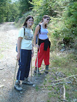 Julie et Camille dans la Combe Longuet en remontant vers le Mt Aigoual