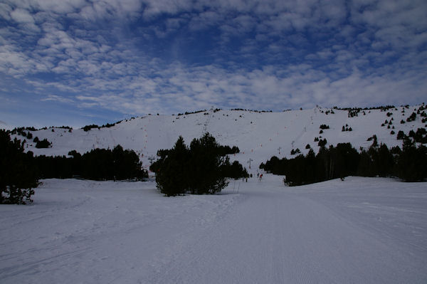 La Mollera dels Clots surmonte par le Roc de la Calma