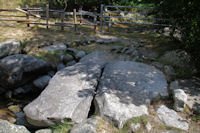 Petit pont de pierre sur le Rec de Carlit