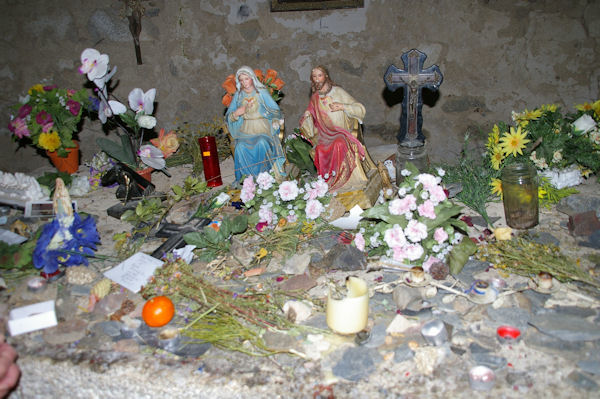 Offrandes dans la Chapelle de Santa Maria de Belloc