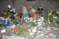 Offrandes dans la Chapelle de Santa Maria de Belloc