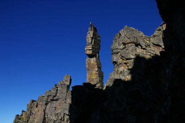 Le fameux totem depuis la chemine Sud du Canigou