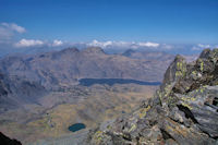 L'Estany de Lanos et l'Estany dels Forats depuis le col sur la crete Nord du Puig Carlit