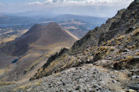 Le couloir Est sous le Puig Carlit, leTossal Colomer derriere