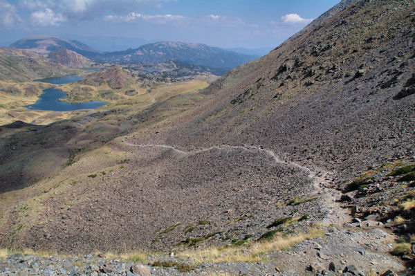 Le sentier descendant  l_Estany de Sobirans