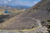 Le sentier descendant a l'Estany de Sobirans