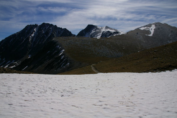 Le Puig Pedros, le Puig de la Coma d or et le Cap de Llosada depuis la Portella de la Coma d en Garcia