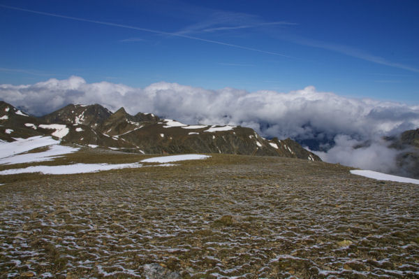 L Arige dans les nuages depuis les pentes du Puig de Coma d Or