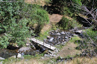 Petit pont sur le Segre sous Viver d'Estagell