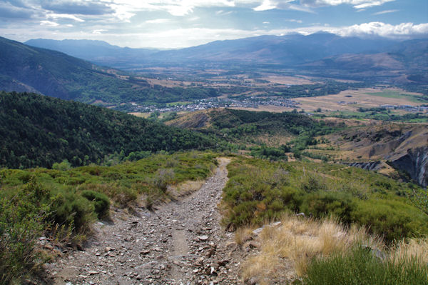 La descente raide du Montcalt