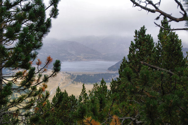 Le lac des Bouillouses depuis la fort domaniale de la Calma