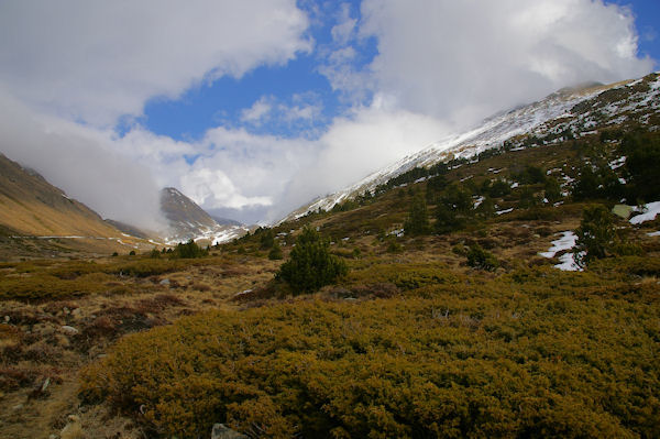 Au debut de la Coma d'en Garcia, au fond la Tossa Rodona bientt recouverte par nes nuages