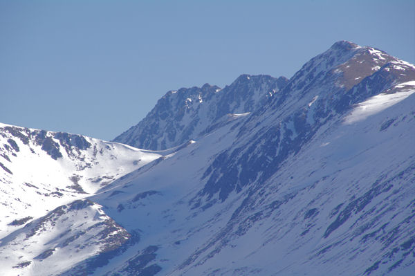 La Portella de la Coma d_en Garcia, au dessus, le Puig Pedros et  droite le Cap de Llosada