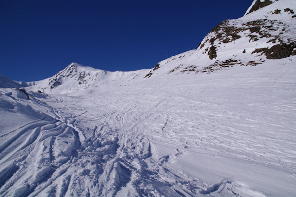 En point de mire, le Pic de la Mina depuis le vallon du Riu de l_Estorredor