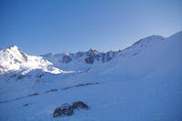 Le cirque dels Pedrons domin par le Pic de la Mina, les Pics de Font Negra et le Pic dels Pedrons