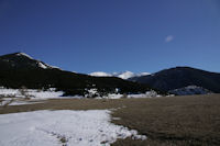 De gauche a droite, la Pica del Quer boisee, le Puigmal de Segre et le Puigmal d'Err enneiges et la Tossa d'Err boisee depuis la Serra de Llo