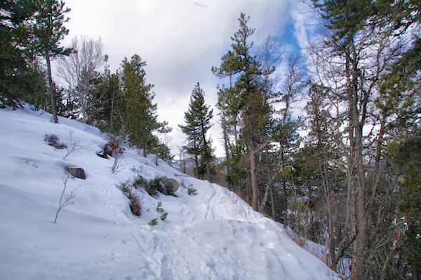 Le sentier en dvers au Bac de la Molina