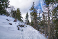 Le sentier en dvers au Bac de la Molina