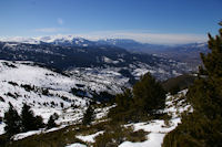 Le vallon du Riu de la Corbera depuis le Puig d'Estaques, au fond, la Cerdagne espagnole